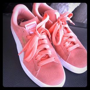 Size 7 Puma gym shoes